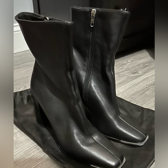 Steve Madden Shoes - Steve Madden ankle boots with silver metal accent
